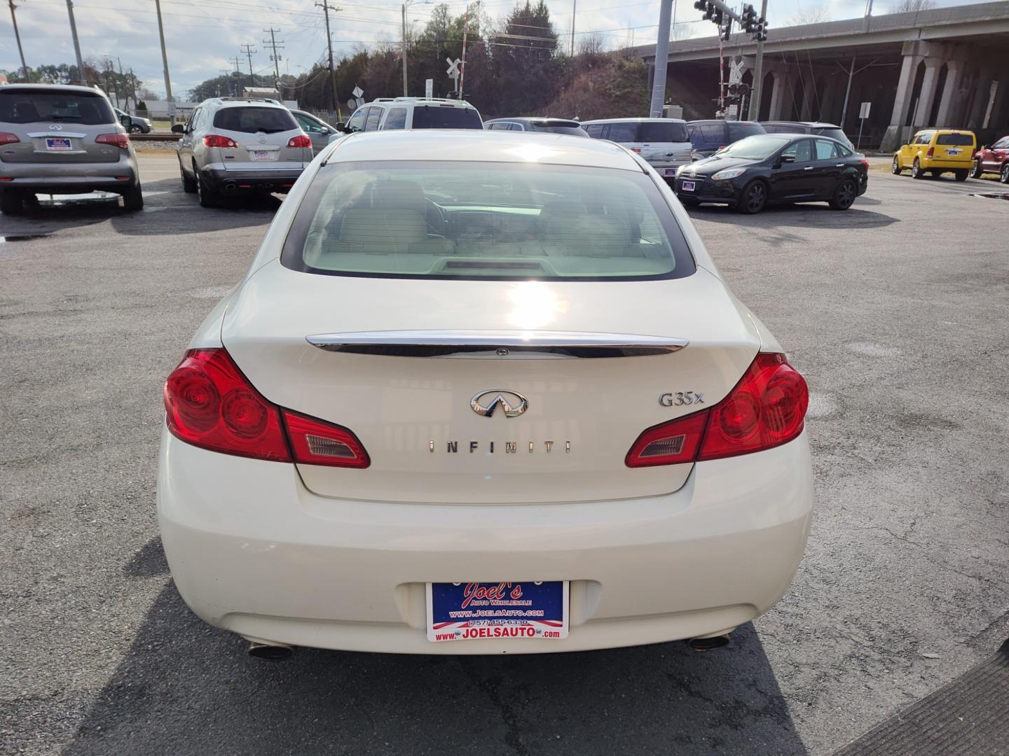 2007 WHITE Infiniti G35X (JNKBV61F57M) , Automatic transmission, located at 5700 Curlew Drive, Norfolk, VA, 23502, (757) 455-6330, 36.841885, -76.209412 - Photo#13